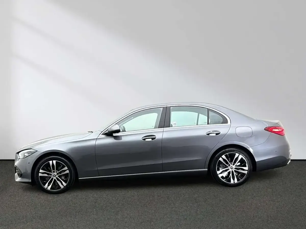 Gebraucht Mercedes C300e Avantgarde 313 PS (230 kW) 2025 Grau Limousine