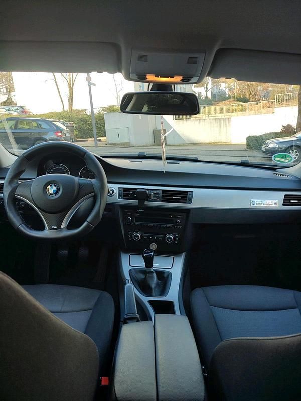 Gebraucht BMW 318 129 PS (94 kW) 2007 Silber Limousine