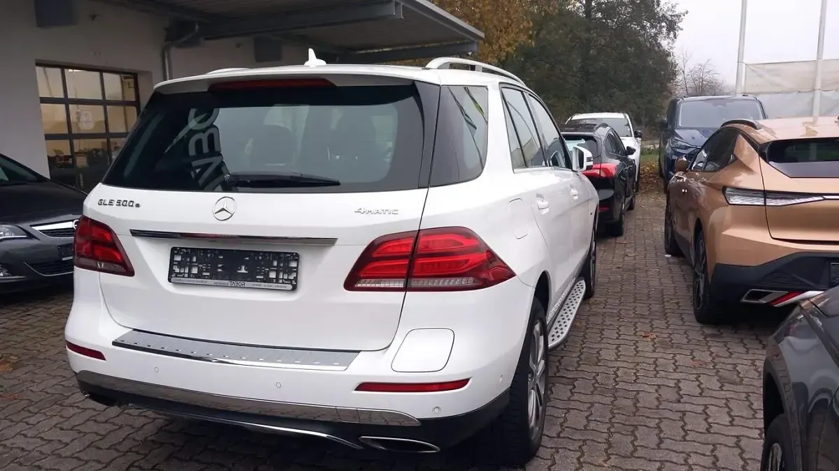 Gebraucht Mercedes GLE500 333 PS (244 kW) 2018 Polarweiss  unilack SUV