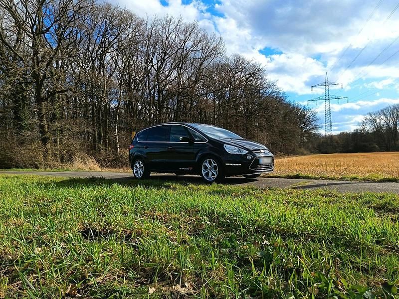 Gebraucht Ford S-MAX S 163 PS (119 kW) 2014 Schwarz Van / Kleinbus