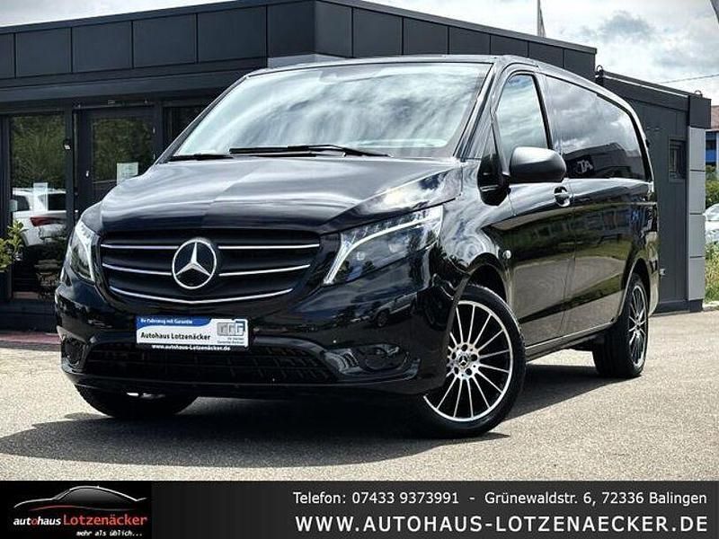 Schwarz Gebraucht 2022 Mercedes Vito Van / Kleinbus | 42.990 € - Bild 1/3