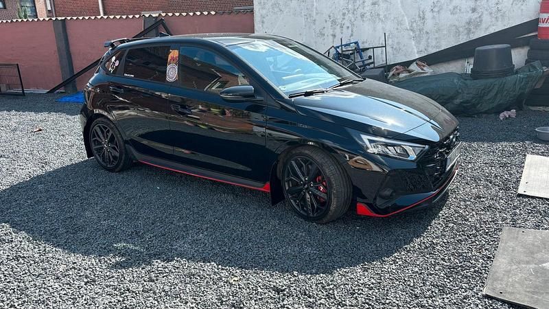 Schwarz Gebraucht 2023 Hyundai i20 Kleinwagen | 26.999 € - Bild 1/4