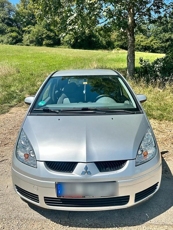 Silber Gebraucht 2006 Mitsubishi Colt Limousine | 3.500 € (Etwas zu teuer) - Bild 1/4