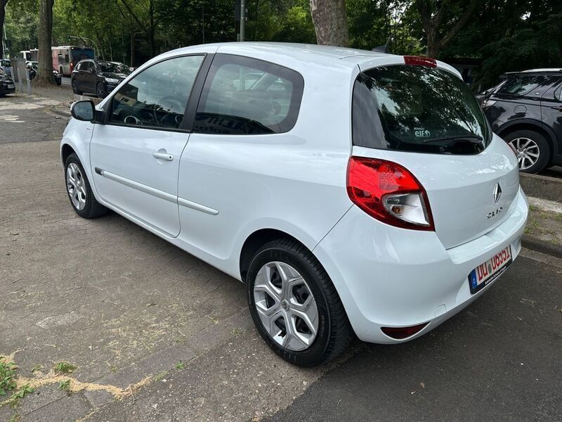 Gebraucht Renault Clio III 75 PS (55 kW) 2012 Weiß Kleinwagen
