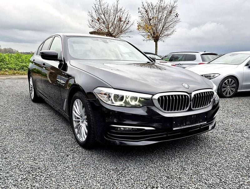 Black sapphire metallic Gebraucht 2019 BMW 520 Limousine | 26.900 € (Guter Preis) - Bild 1/4