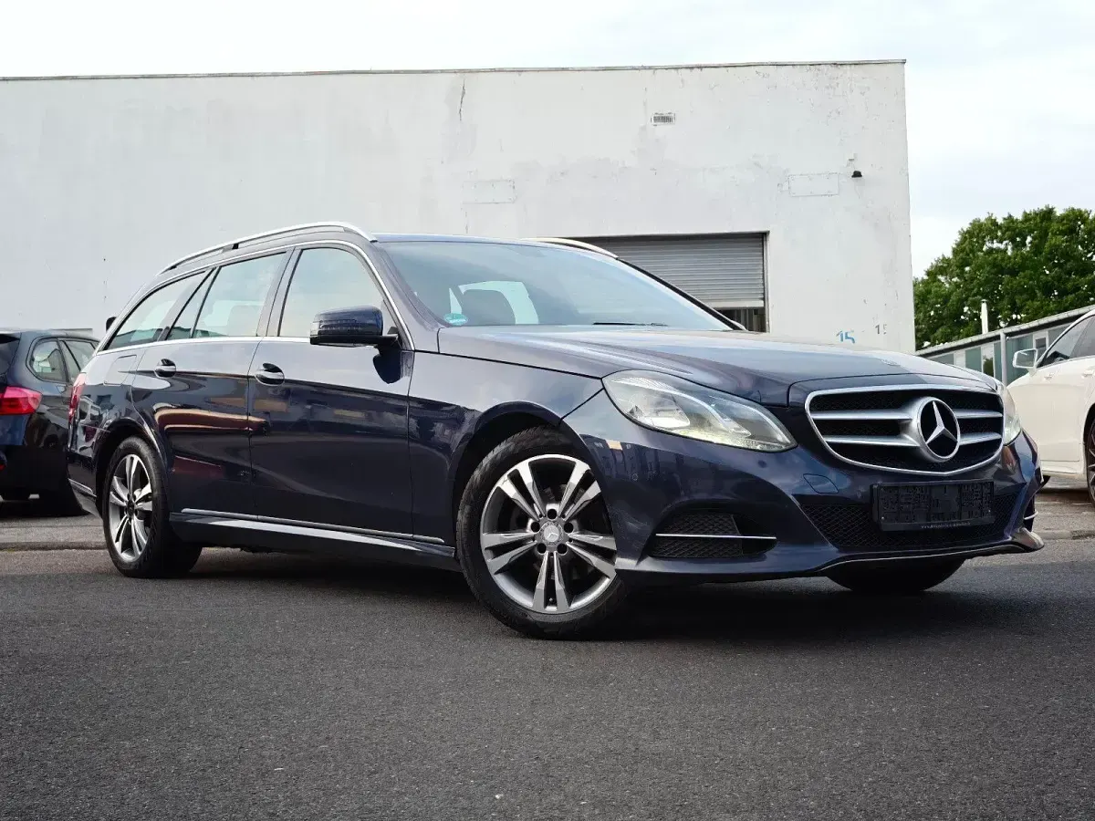 Gebraucht Mercedes E200 Avantgarde 136 PS (100 kW) 2015 Blau Kombi