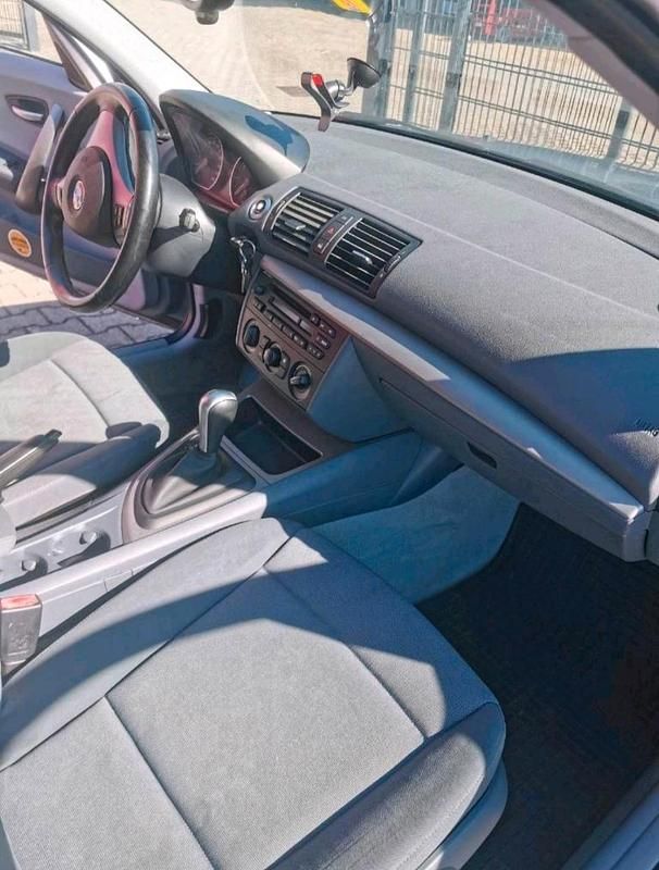 Grau Gebraucht 2006 BMW 118 Kleinwagen | 3.650 € (Guter Preis) - Bild 1/4
