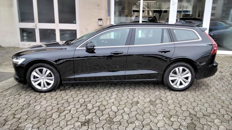Gebraucht Volvo V60 Core 197 PS (144 kW) 2022 Schwarz Kombi