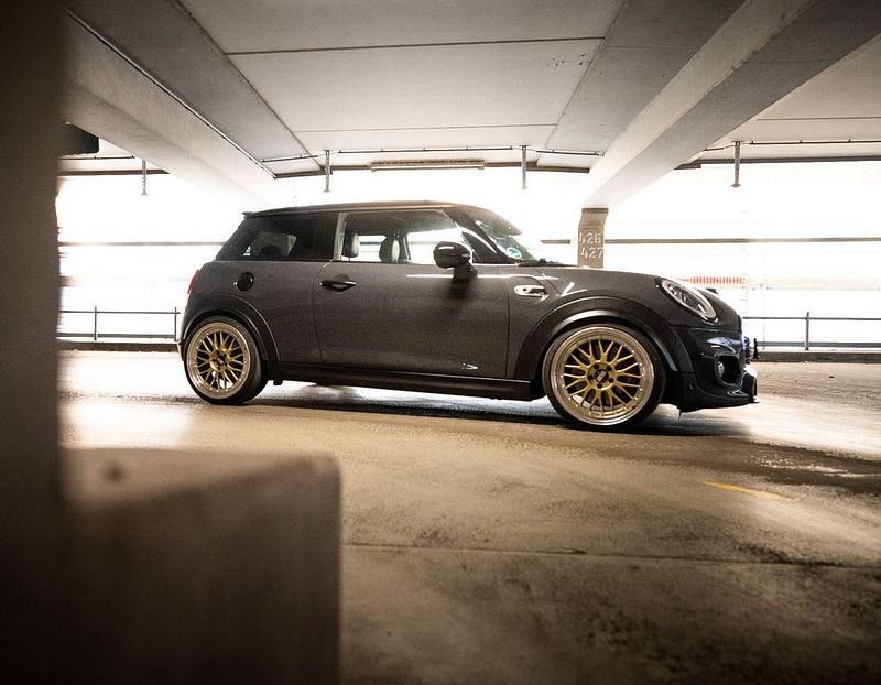 Grau Gebraucht 2015 Mini John Cooper Works Kleinwagen | 17.900 € - Bild 1/4