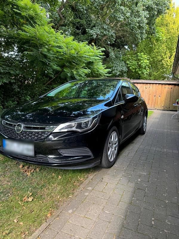 Schwarz Gebraucht 2017 Opel Astra Limousine | 8.390 € (Guter Preis) - Bild 1/4
