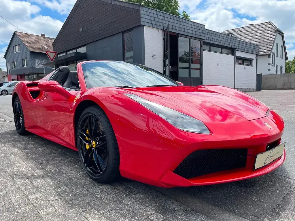 Gebraucht Ferrari 488 669 PS (492 kW) 2018 Rot Cabrio