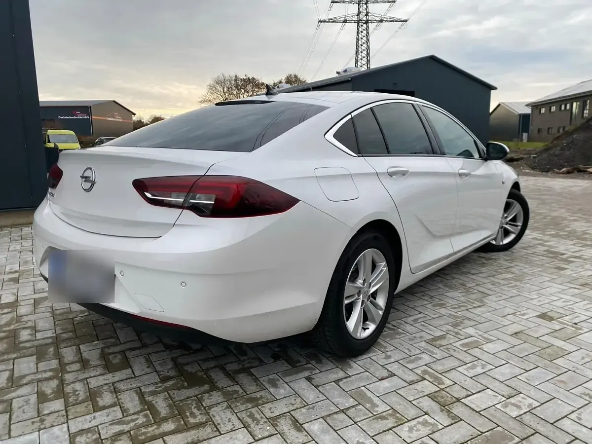Gebraucht Opel Insignia Sport 136 PS (100 kW) 2019 Weiß Limousine