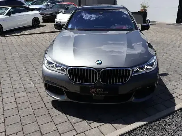 Gebraucht BMW 750 M Sport 400 PS (294 kW) 2017 Magellangrau Limousine