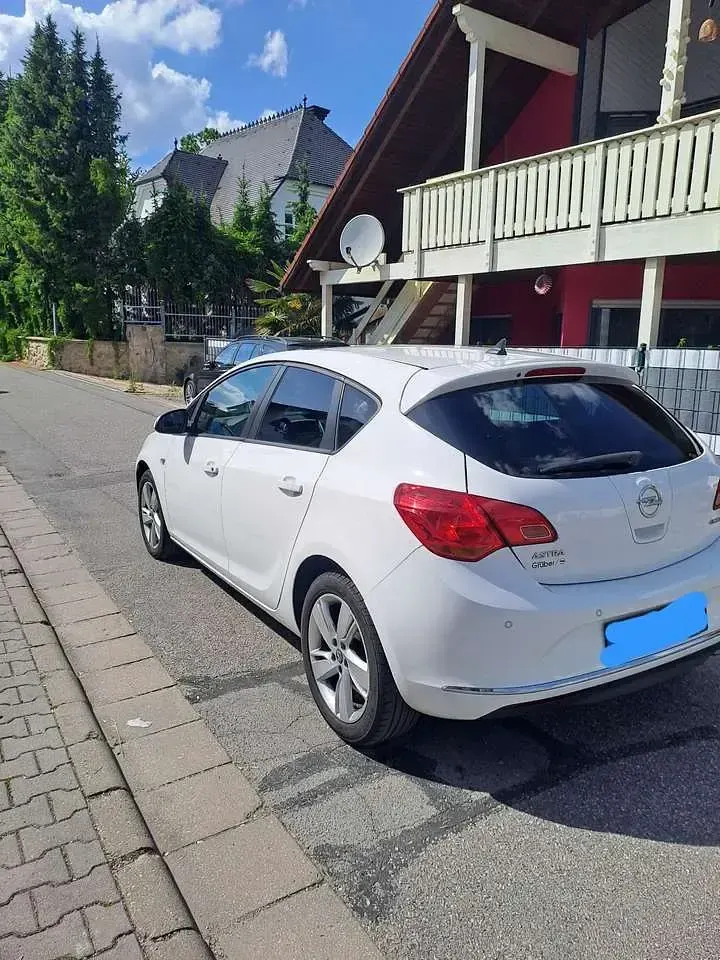 Gebraucht Opel Astra S 120 PS (88 kW) 2015 Weiß Limousine