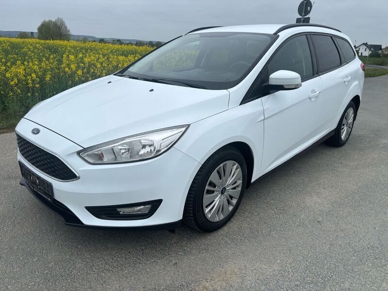 Weiß Gebraucht 2015 Ford Focus Trend Limousine | 3.500 € (Guter Preis) - Bild 1/4