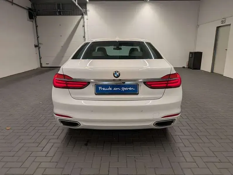 Gebraucht BMW 730 265 PS (194 kW) 2018 Weiß (alpinweiss) Limousine