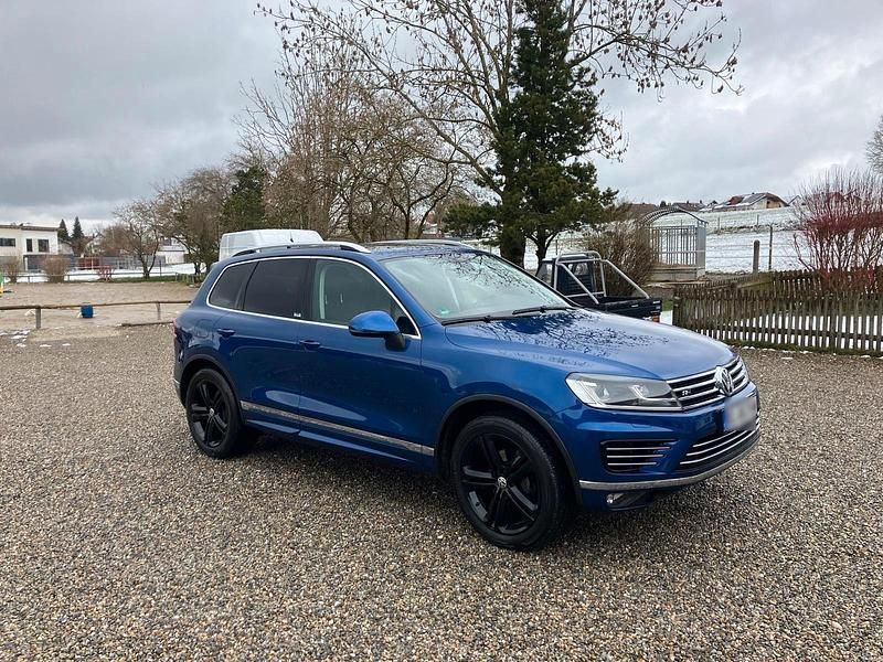 Gebraucht VW Touareg Executive 262 PS (192 kW) 2017 Blau SUV