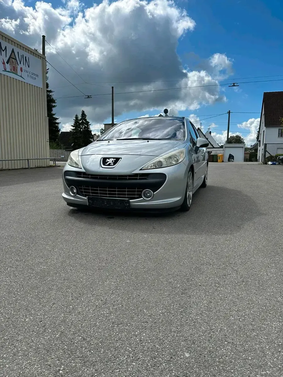 Gebraucht Peugeot 207 150 PS (110 kW) 2008 Silber Limousine