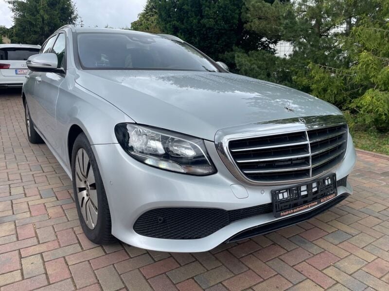 Silber Gebraucht 2018 Mercedes E220 Limousine | 16.990 € (Superpreis) - Bild 1/4