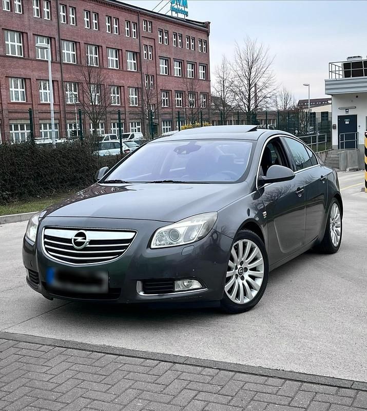 Gebraucht Opel Insignia 140 PS (102 kW) 2011 Grau Limousine