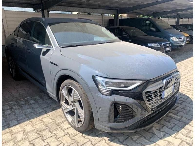 Magnetgrau Gebraucht 2024 Audi Q8 Sportback e-tron Ambiente SUV | 57.899 € - Bild 1/3