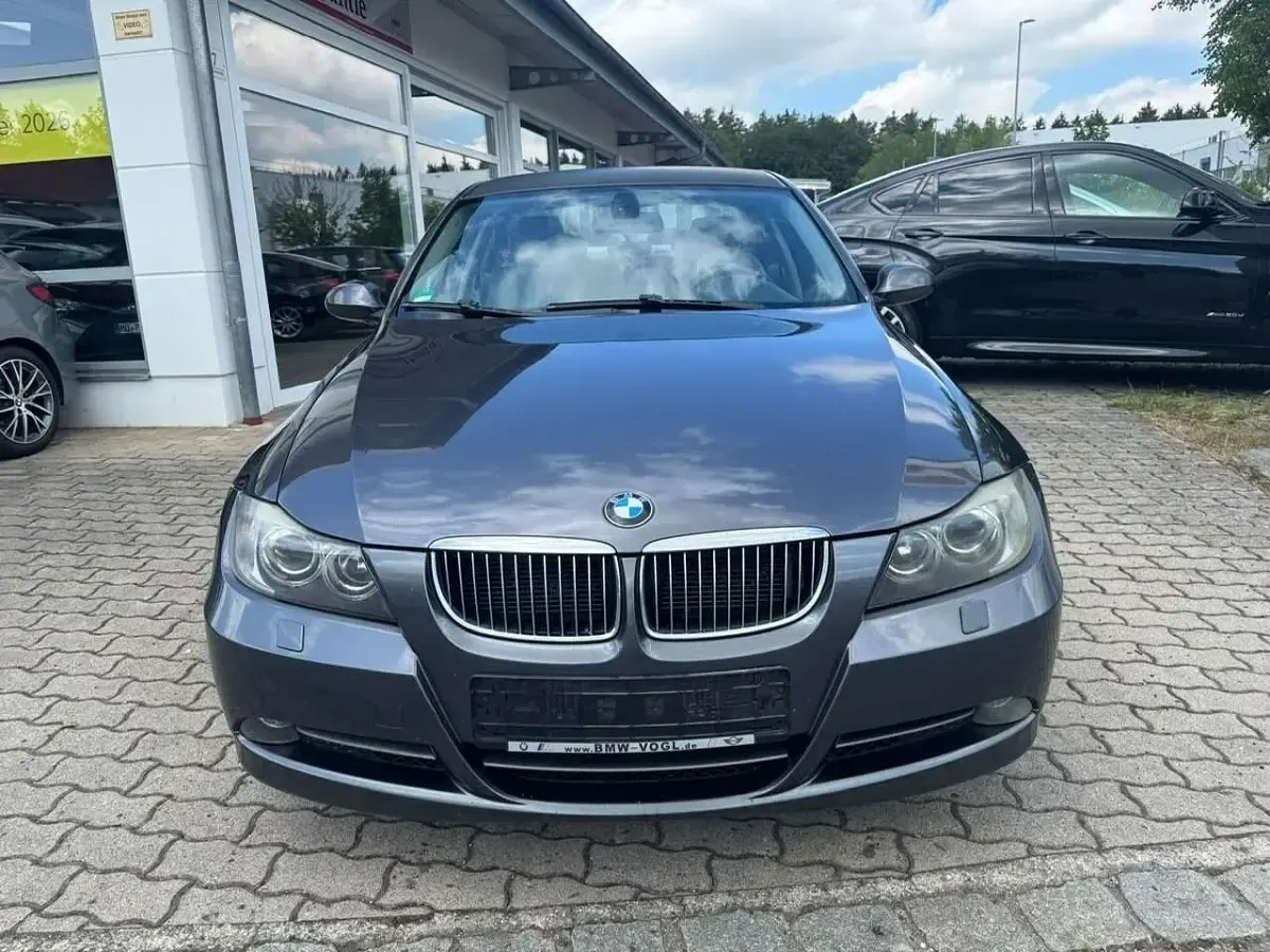 Gebraucht BMW 330 258 PS (189 kW) 2005 Sparkling graphite metallic Limousine