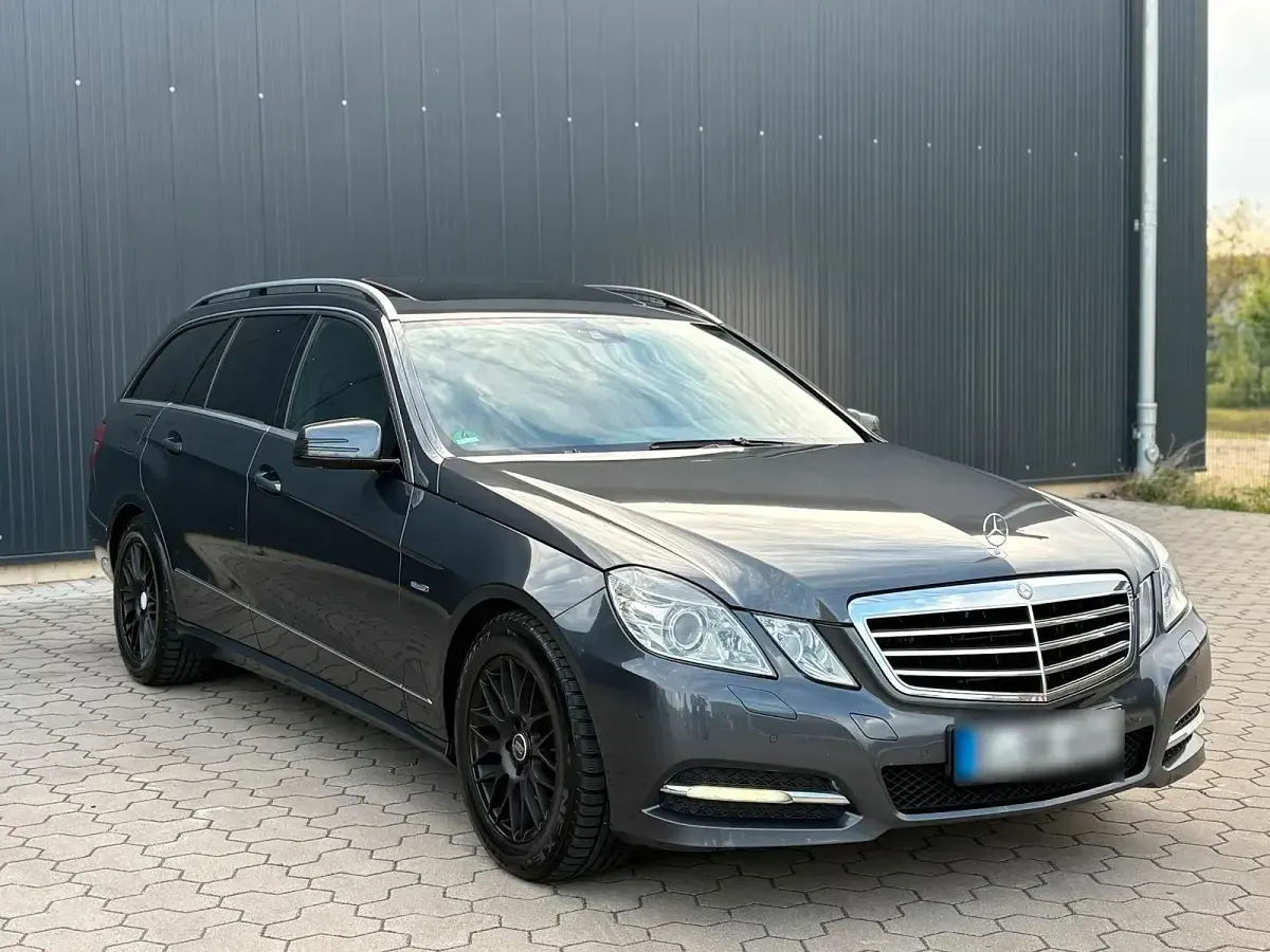 Gebraucht Mercedes E300 190 PS (139 kW) 2010 Grau Kombi