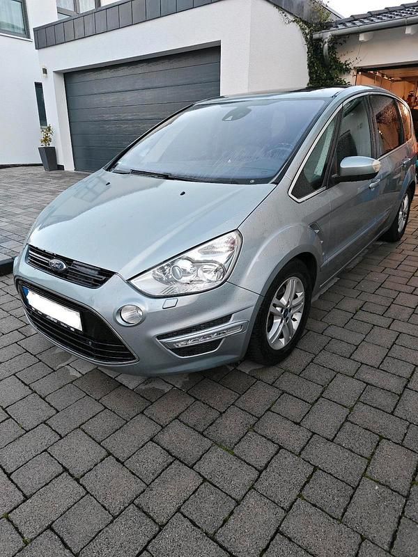 Grau Gebraucht 2014 Ford S-MAX Titanium Van / Kleinbus | 8.500 € (Fairer Preis) - Bild 1/4
