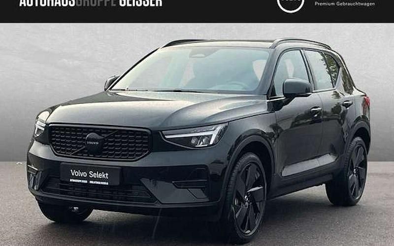 Neu Volvo XC40 Plus 163 PS (119 kW) 2025 Schwarz SUV