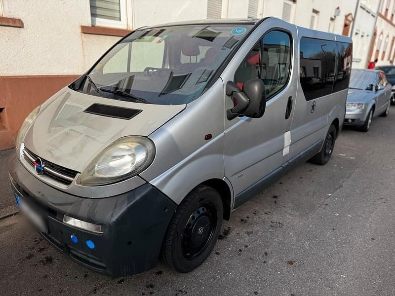 Grau Gebraucht 2006 Opel Vivaro Edition Van / Kleinbus | 4.000 € (Fairer Preis) - Bild 1/4