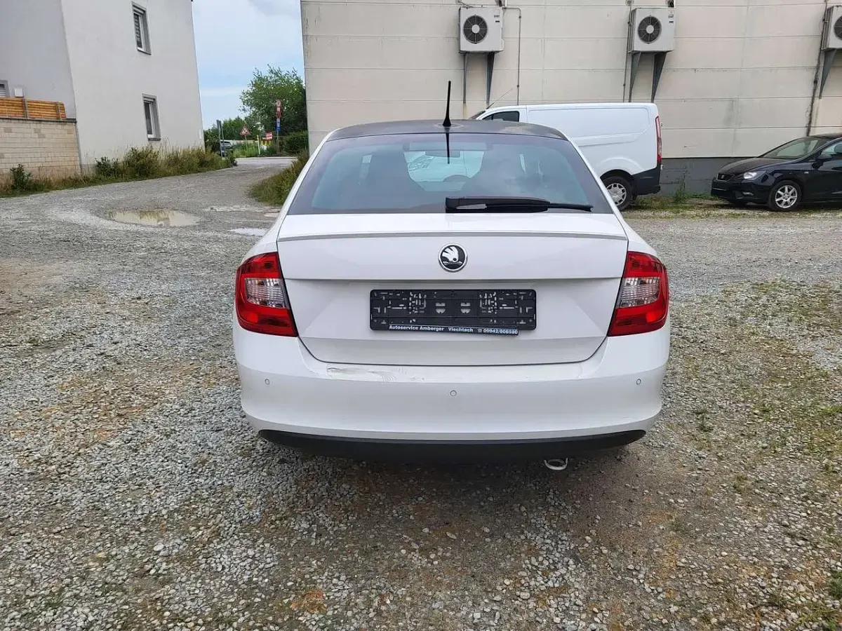 Gebraucht Skoda Rapid Elegance 122 PS (89 kW) 2013 Candyweiss Kleinwagen