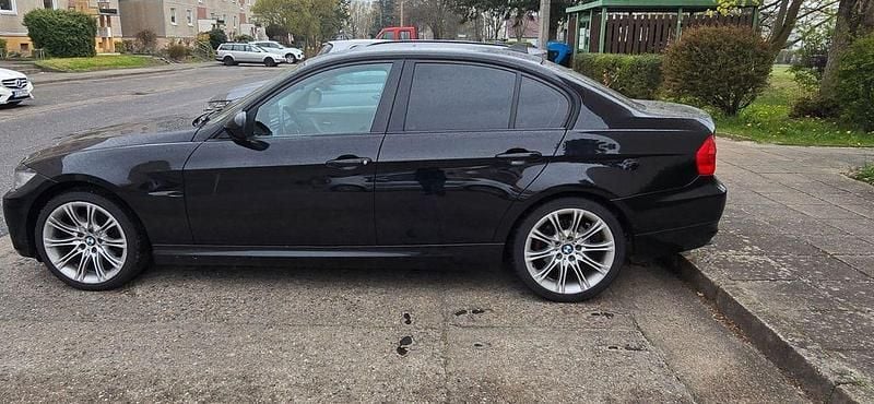 Używany BMW 320 184 KM (135 kW) 2012 Czarny Sedan/Limuzyna