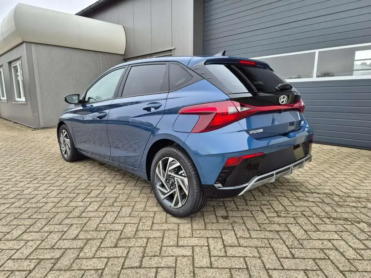 Neu Hyundai i20 Trend 90 PS (66 kW) 2026 Meta blue Kleinwagen