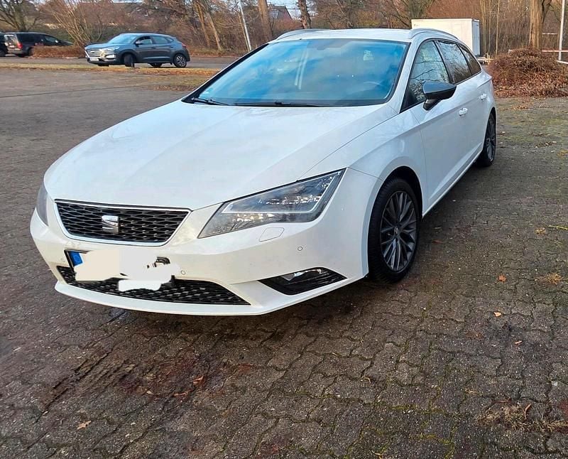 Weiß Gebraucht 2016 Seat Leon Limousine | 10.900 € (Fairer Preis) - Bild 1/4