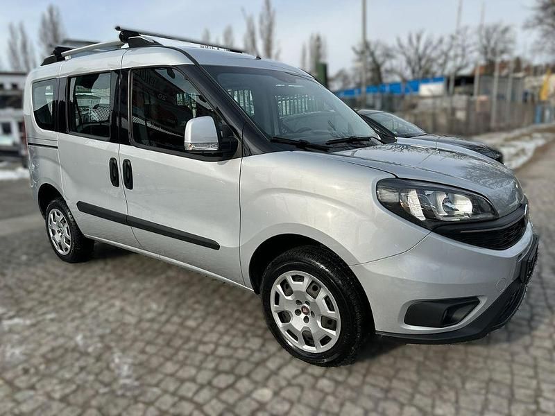 Gebraucht Fiat Doblò 120 PS (88 kW) 2019 Silber Van / Kleinbus