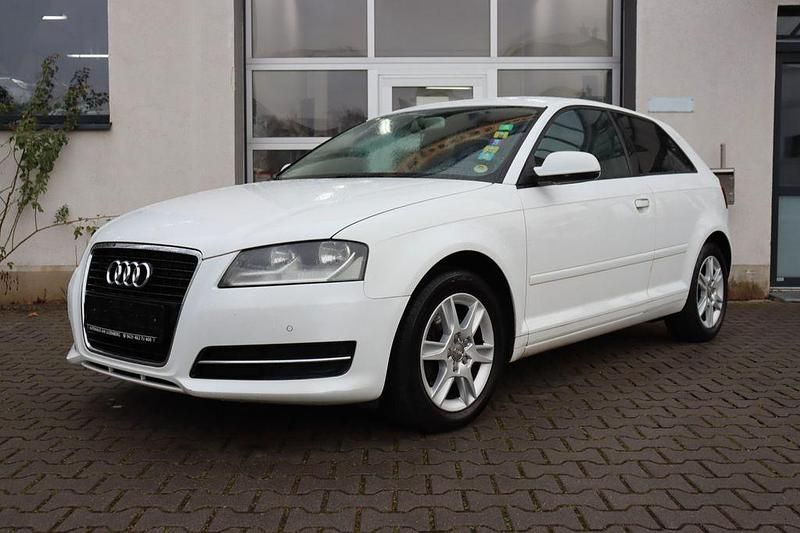 Gebraucht Audi A3 Attraction 125 PS (91 kW) 2011 Weiß Kleinwagen