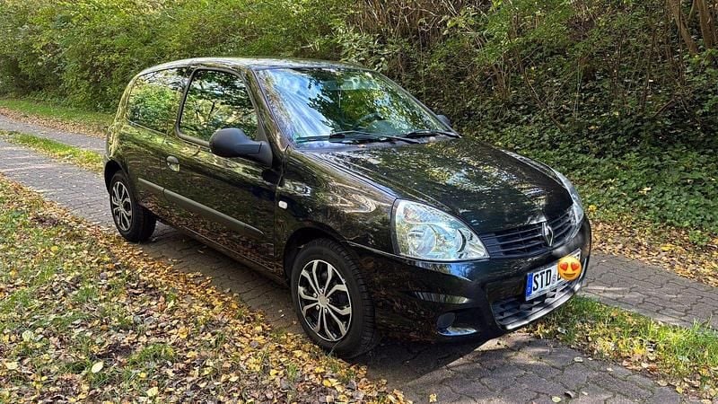 Schwarz Gebraucht 2012 Renault Clio IV Campus Limousine | 3.195 € (Superpreis) - Bild 1/4
