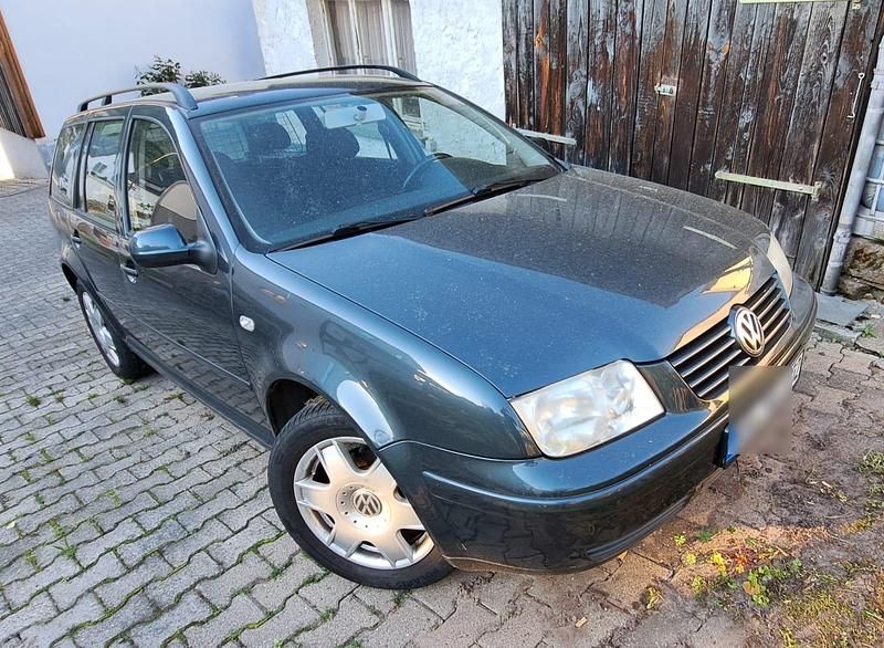 Grau Gebraucht 2002 VW Bora Limousine | 1.200 € (Guter Preis) - Bild 1/4