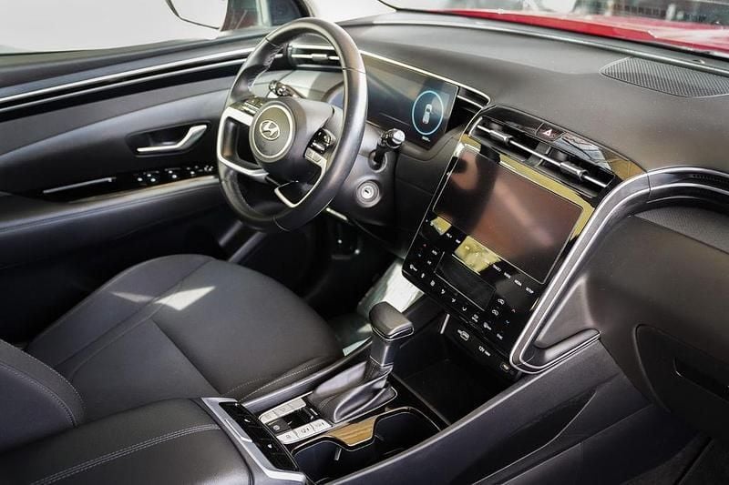 Gebraucht Hyundai Tucson Select 150 PS (110 kW) 2023 Sunset red / mic SUV