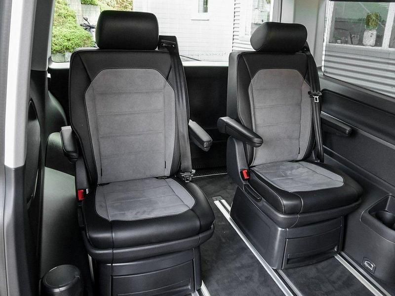 Gebraucht VW Multivan Generation Six 150 PS (110 kW) 2021 Rot Van