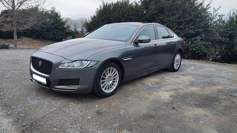 Gebraucht Jaguar XF Portfolio 163 PS (119 kW) 2017 Grau Limousine