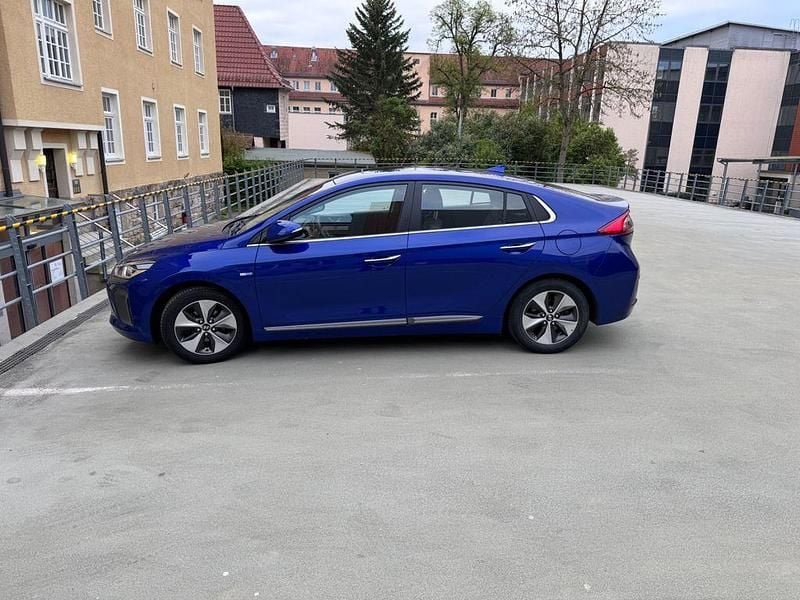 Blau Gebraucht 2018 Hyundai Ioniq Premium Limousine | 12.200 € (Fairer Preis) - Bild 1/4