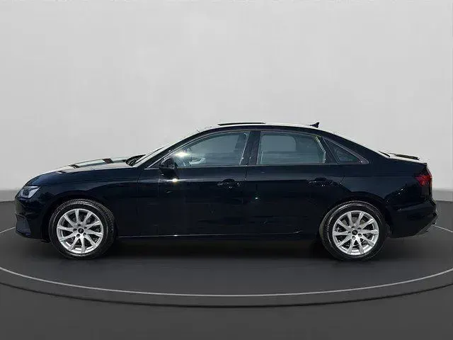 Gebraucht Audi A4 Sport 136 PS (100 kW) 2023 Schwarz Limousine