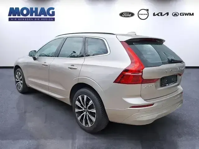 Gebraucht Volvo XC60 Core 197 PS (144 kW) 2022 Silber SUV