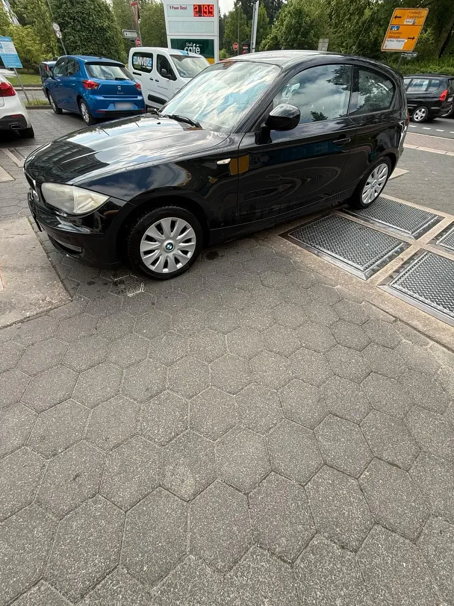 Gebraucht BMW 116 122 PS (89 kW) 2012 Schwarz Kleinwagen
