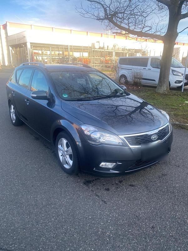 Usado Kia Ceed 128 HP (94 kW) 2011 Cinzento Citadino