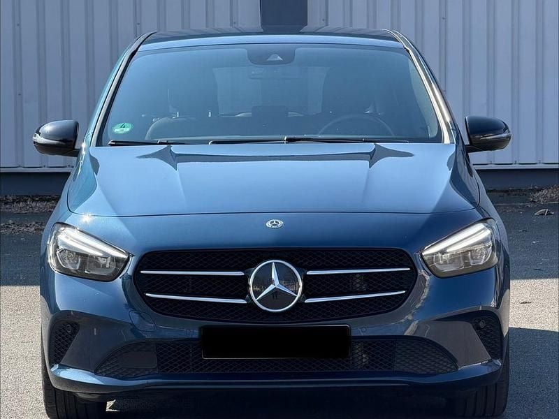 Gebraucht Mercedes B200 Progressive 163 PS (119 kW) 2019 Blau Van / Kleinbus