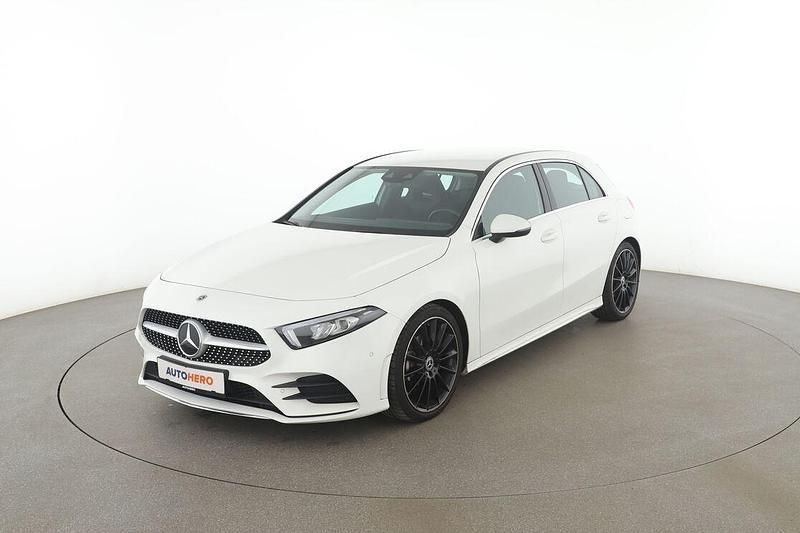Weiß Gebraucht 2020 Mercedes A180 AMG line Limousine | 23.930 € (Etwas zu teuer) - Bild 1/3
