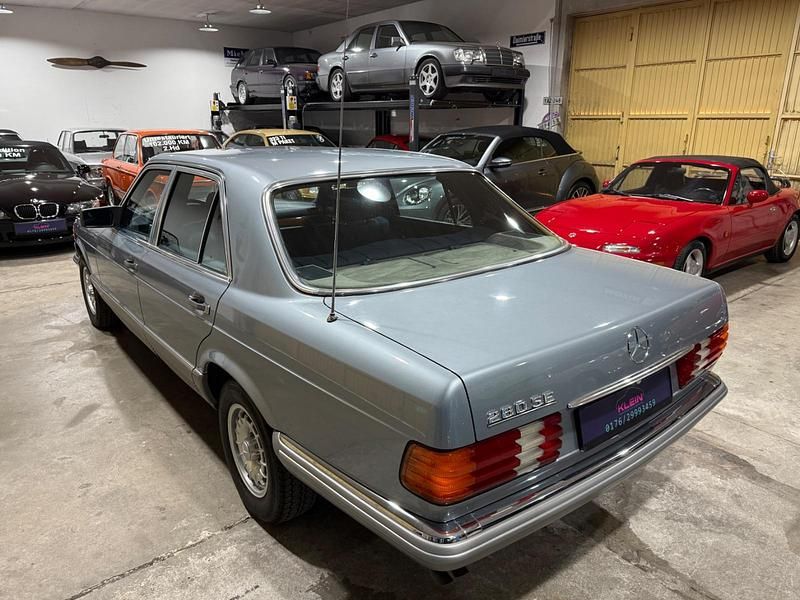 Brugt Mercedes E280 185 HK (136 kW) 1982 Blå Sedan