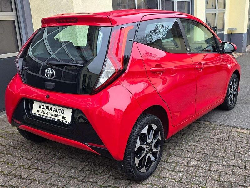 Gebraucht Toyota Aygo 72 PS (52 kW) 2021 Super red 5 Kleinwagen